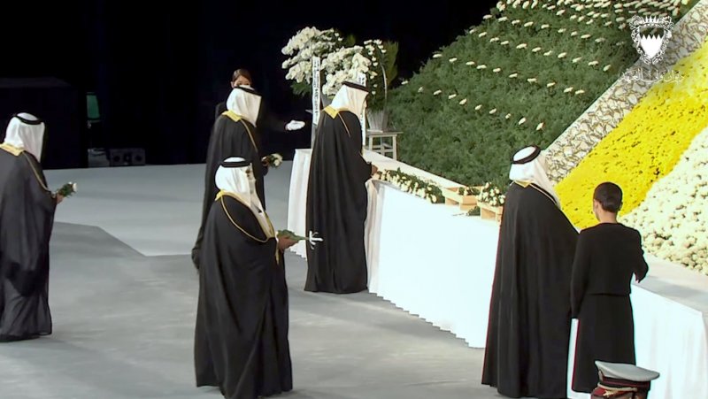 سمو ولي العهد رئيس الوزراء يشارك بالجنازة الرسمية لرئيس الوزراء الياباني