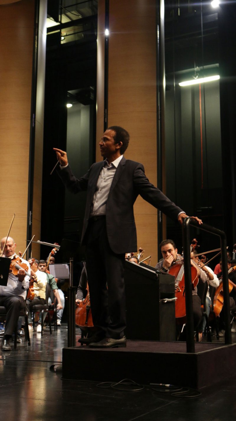 "البلاد" في بروفات حفل أوركسترا البحرين الفيلهارمونية