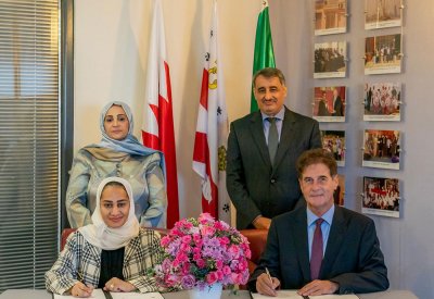 مراكز الرعاية الصحية الأولية توقع اتفاقية تعاون مع الكلية الملكية للجراحين في إيرلندا – جامعة البحرين الطبية
