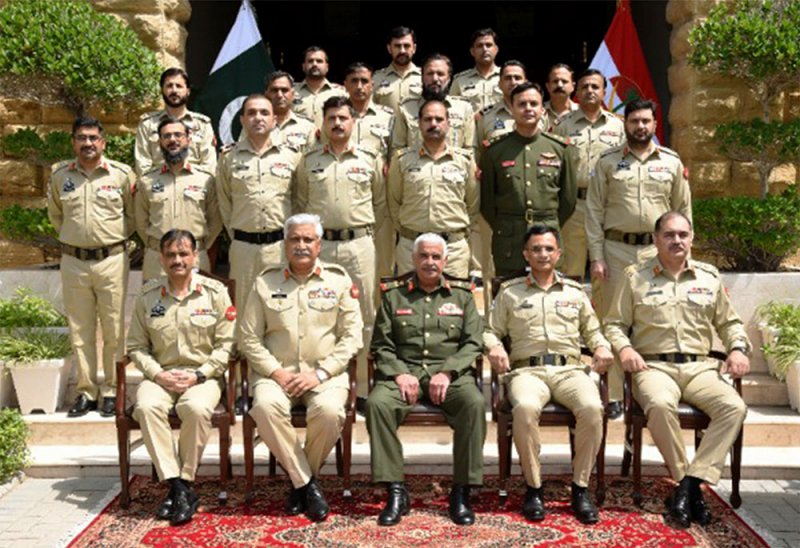 سمو رئيس الحرس الوطني يلتقي قائد الفيلق الخامس بالجيش الباكستاني