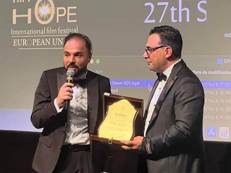 المخرج عمار الكوهجي يستلم تكريم المبدع ”مسعود أمر الله على“ ويشكر اللوند