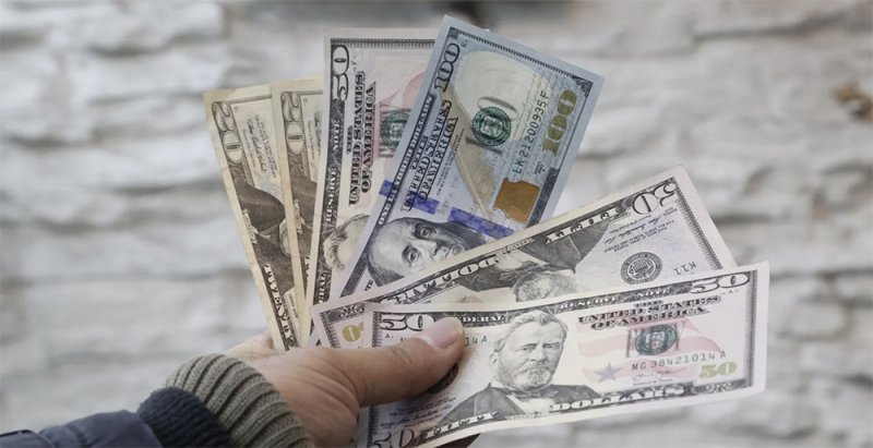 عملات العالم تتهاوى أمام جموح الدولار