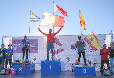 ناصر بن حمد يكرر تألقه في إسبانيا ويحقق بطولة العالم للجياد الصغيرة للقدرة