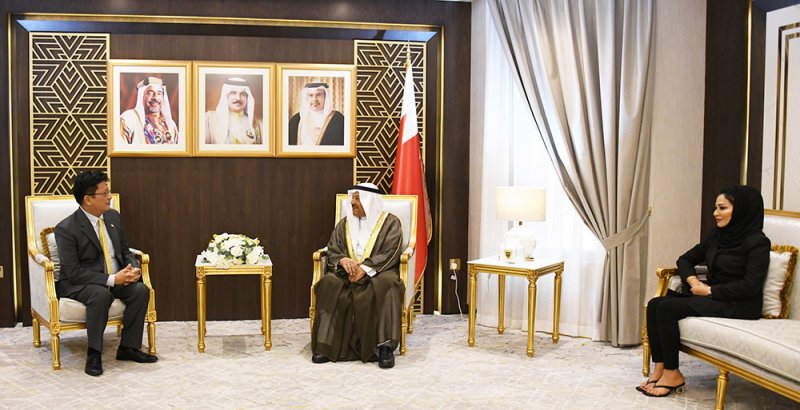 رئيس مجلس الشورى: العلاقات البحرينية التايلندية تزداد نموا وتقدما عبر تعزيز الشراكات والتعاون في شتى المجالات