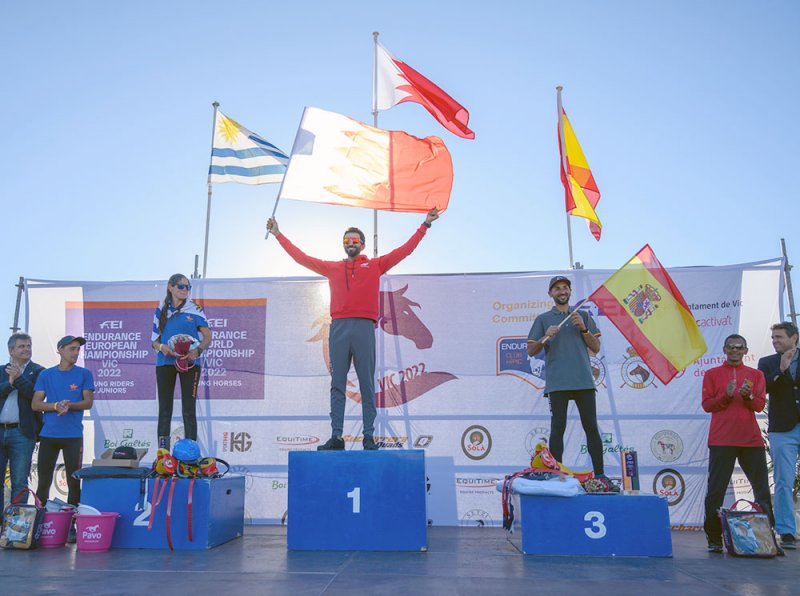 ناصر بن حمد يكرر تألقه في إسبانيا ويحقق بطولة العالم للجياد الصغيرة للقدرة