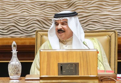 جلالة الملك المعظم يشيد بالدور الذي يضطلع به المعلم البحريني وما حققه عبر التاريخ في حمل رسالة العلم والمعرفة