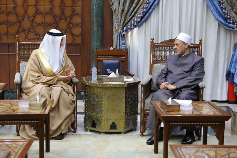 شيخ الأزهر الشريف يستقبل سفير البحرين لدى جمهورية مصر العربية بمناسبة انتهاء مهام عمله
