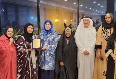 "عطاء" تكرّم مشرفة دار المحرق لرعاية الوالدين