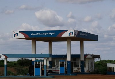 دولة عربية تخفض أسعار البنزين بـ 25%