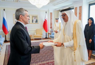 وزير الخارجية يتسلم نسخة من أوراق اعتماد سفير روسيا الاتحادية المعين لدى مملكة البحرين