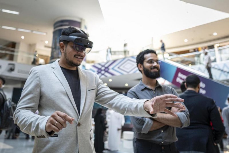 مايكروسوفت تعرض نظارتها الجديدة