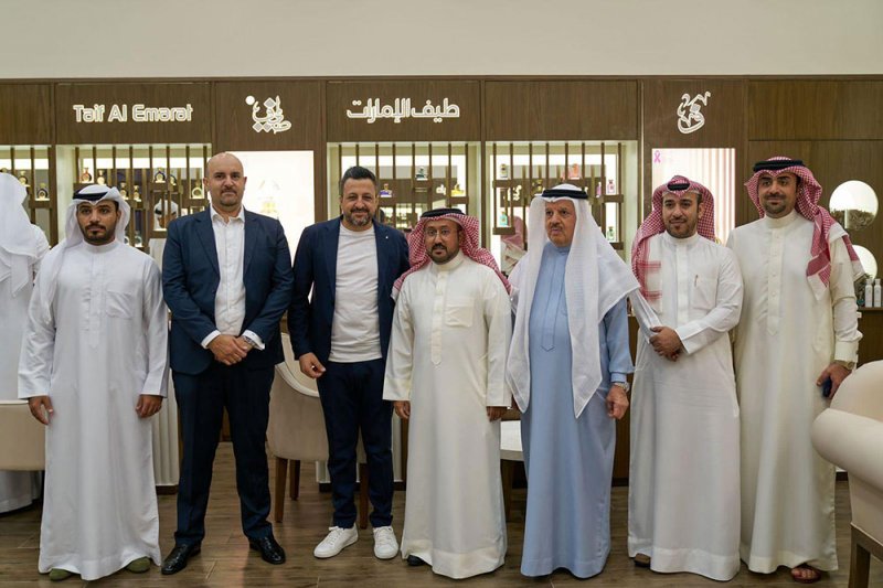 محافظة العاصمة تفتتح متجر طيف الإمارات للعطور في أفنيوز البحرين
