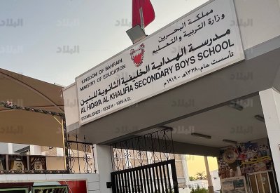 بالصورة: "اشرافية المحرق" خاوية من المترشحين في الدقائق الفاصلة عن فتح الباب