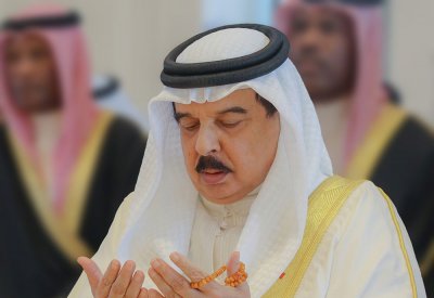 جلالة الملك المعظم يؤدي صلاة الجمعة المباركة بمسجد قصر الصخير