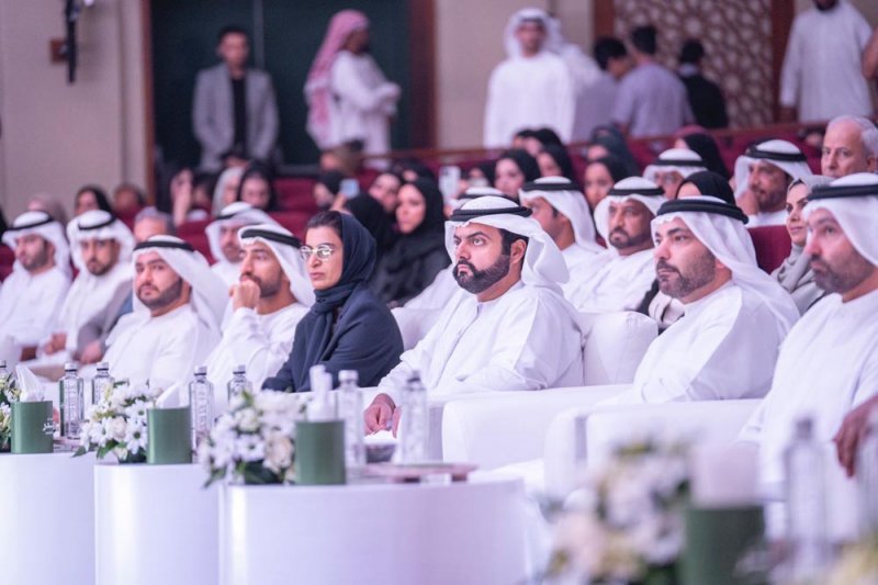ولي عهد الفجيرة يشهد انطلاق مهرجان البدر ويتوّج الفائزين بجائزة "في حب النور المبين"