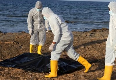 "رائحة الموت" تفوح من غرب ليبيا.. جثث متفحمة على متن قارب