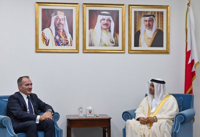 بحث التعاون الصحي المشترك بين البحرين وجزيرة مان