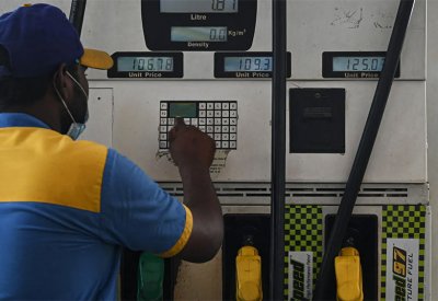 الطلب على الوقود في الهند يتراجع لأدنى مستوى في 10 أشهر