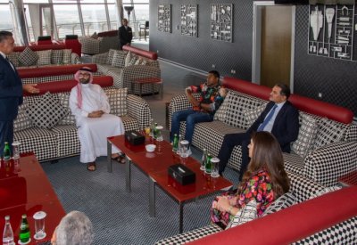 وزير الشباب والرياضة وتمكين المجتمع المالديفي يزور حلبة البحرين الدولية