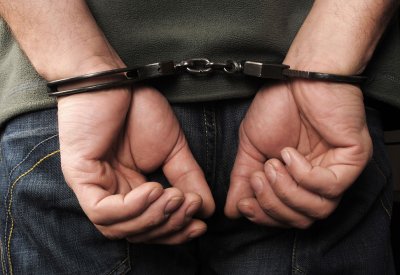 القبض على آسيوي سارق حاول الهروب خارج البلاد