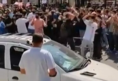 هتافات في طهران: لن ترى الزعامة يا ابن خامنئي