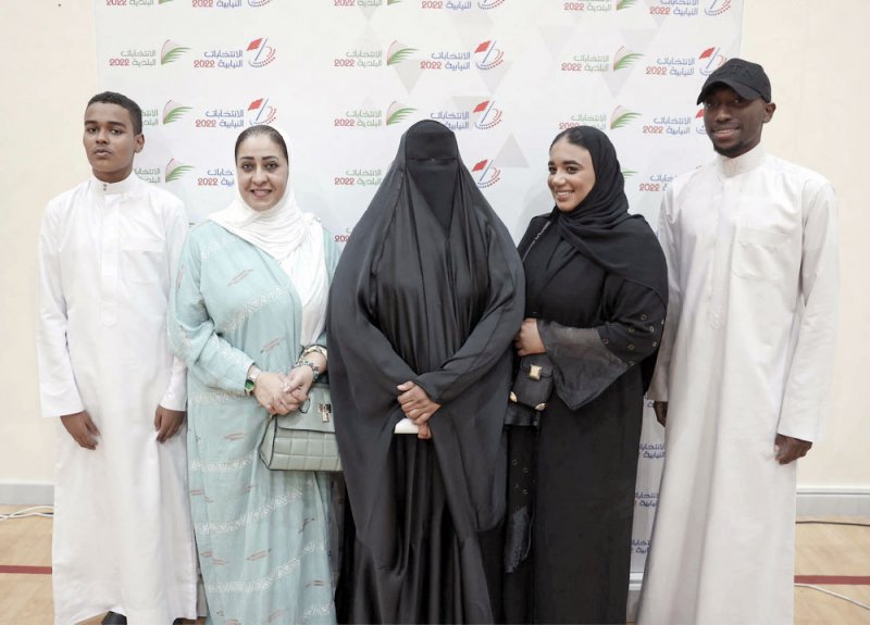 3 منقبات بلجنة الجنوبية إحداهن ربة منزل
