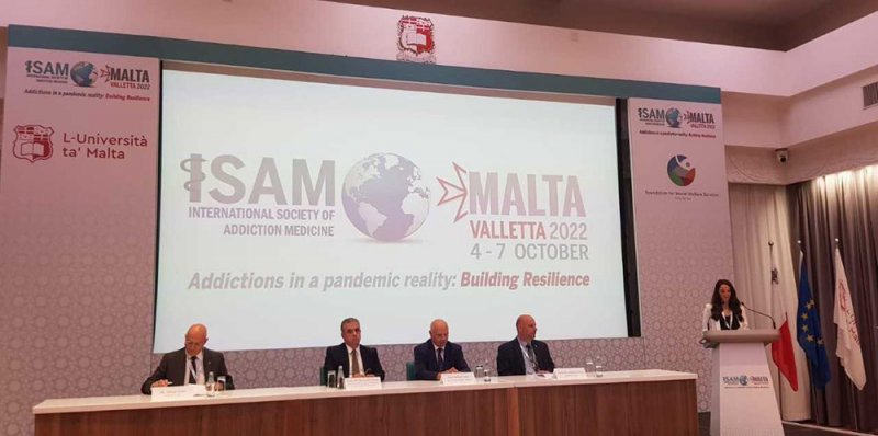 مدير عام المباحث والأدلة الجنائية يُشارك في أعمال المؤتمر الدولي (24) لطب الإدمان