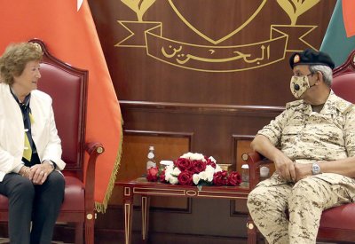 القائد العام لقوة دفاع البحرين يستقبل وفدا من مجلس اللوردات البريطاني