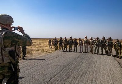 اختلفوا بأوكرانيا واتفقوا في سوريا.. سيلفي تجمع الأميركان بالروس