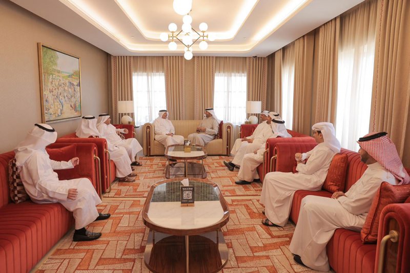 علي بن خليفة يستقبل رئيس الاتحاد الكويتي لكرة القدم
