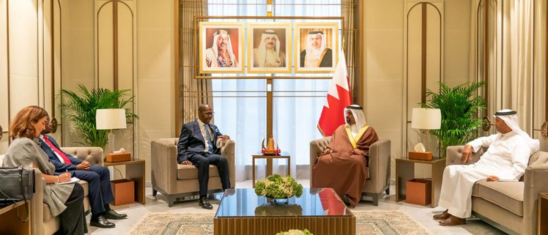 وزير المالية يستقبل سفير أنغولا لدى مملكة البحرين