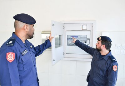 الدفاع المدني يقوم بفحص مراكز الاقتراع الانتخابية