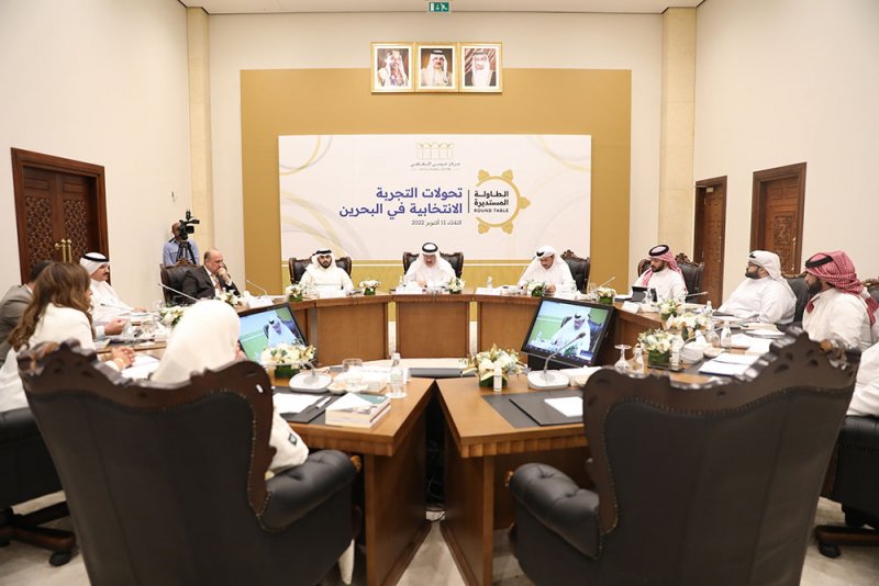 خبراء وباحثون: المرأة البحرينية أول امرأة عربية تمارس حقها الانتخابي في المنطقة