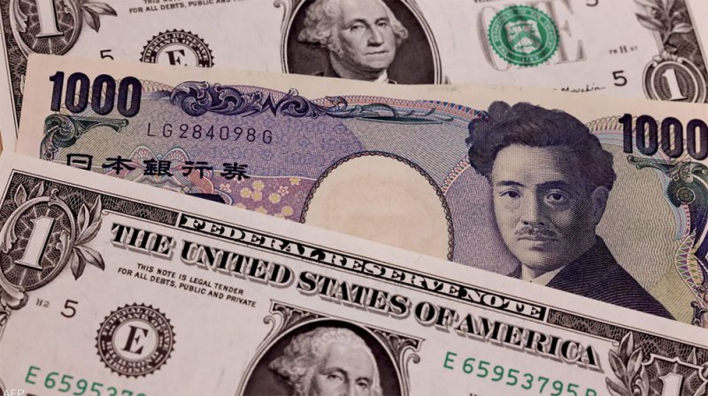 الدولار يرتفع إلى أعلى مستوياته مقابل الين في 24 عاما