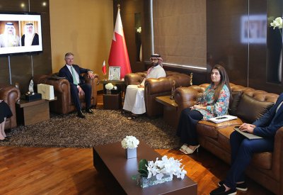 وزير شؤون الشباب والرياضة يستقبل المدير التنفيذي للمعهد الدولي للدراسات الاستراتيجية