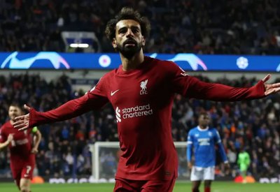 في 6 دقائق وبـ9 لمسات.. صلاح يتخطى رونالدو ويدخل التاريخ