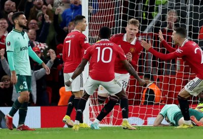 مانشستر يونايتد وأرسنال يتقدمان في الدوري الأوروبي