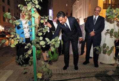 المبارك يشارك المهندسين البحرينيين في يومهم عبر "غرس الأشجار"