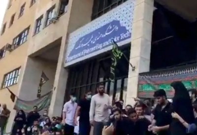 أقر بقمع التظاهرات..قائد إيراني"الاعتقالات قلصت الحراك"