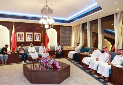 لجنة الموروث تجتمع بالفرق المشاركة في سباقات التجديف الشعبي 