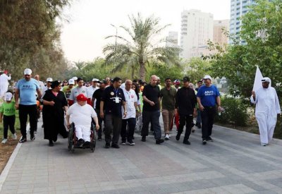 محافظ العاصمة يشارك بمسيرة المشي مع الكفيف وسط مشاركة مجتمعية واسعة