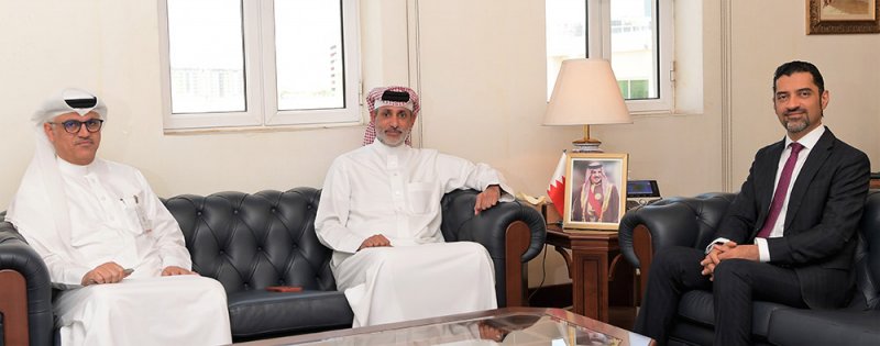 وزير شؤون البلديات يستقبل الرئيس التنفيذي لحلبة البحرين الدولية