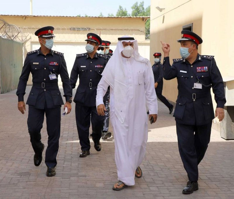 وكيل الجوازات يتفقد أوضاع مخالفي الاقامة في مركز الإبعاد ويؤكد على زيادة الطاقة الاستيعابية