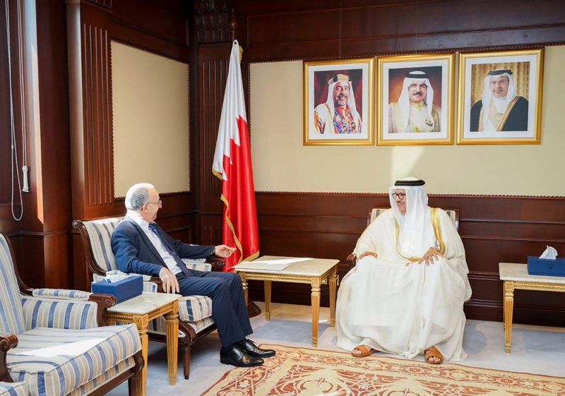 وزير الخارجية يستقبل سفير الجزائر