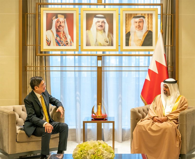 وزير المالية يستقبل سفير جمهورية سنغافورة لدى مملكة البحرين
