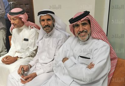 ماذا يفعل بوعنق في قاعة المحاكم مؤازرة للنواب أم؟؟