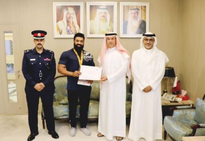 الشيخ هشام بن عبدالرحمن يكرم محمد الماجد