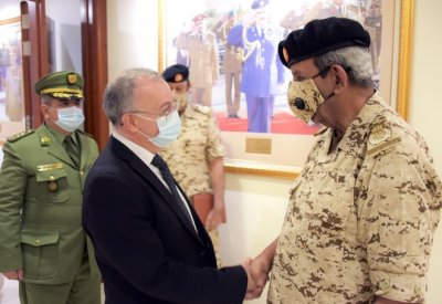 القائد العام لقوة دفاع البحرين يستقبل سفير الجزائر والملحق العسكري الجزائري الجديد
