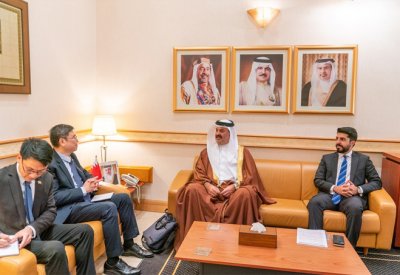 رئيس ديوان ولي العهد يستقبل سفير جمهورية سنغافورة لدى مملكة البحرين