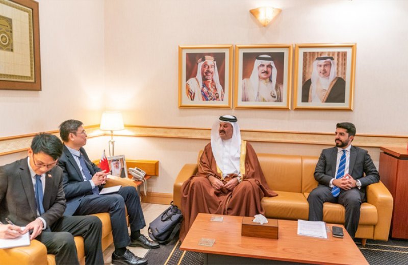 رئيس ديوان ولي العهد يستقبل سفير جمهورية سنغافورة لدى مملكة البحرين